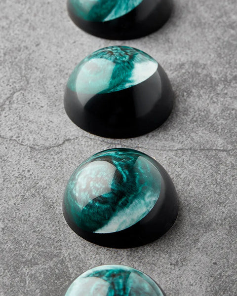 Offbeat by Andrey Dubovik | Techniques & Designs for Cutting-Edge Chocolate Bonbons [English & Spanish Edition]